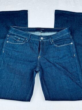 Banana Republic dark wash jeans. Women’s size 8R. Excellent preowned condition.